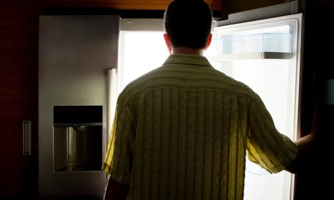 Τι να μην τρώτε μετά τις 10 το βράδυ